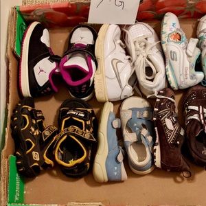 Girl shoes toddler girl 7. Each pair price $20-$15